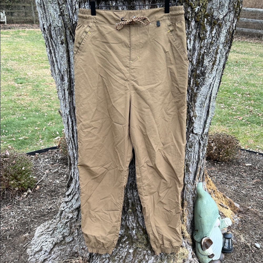 Men's Gymshark Woven Jogger Pants Tan Size Medium